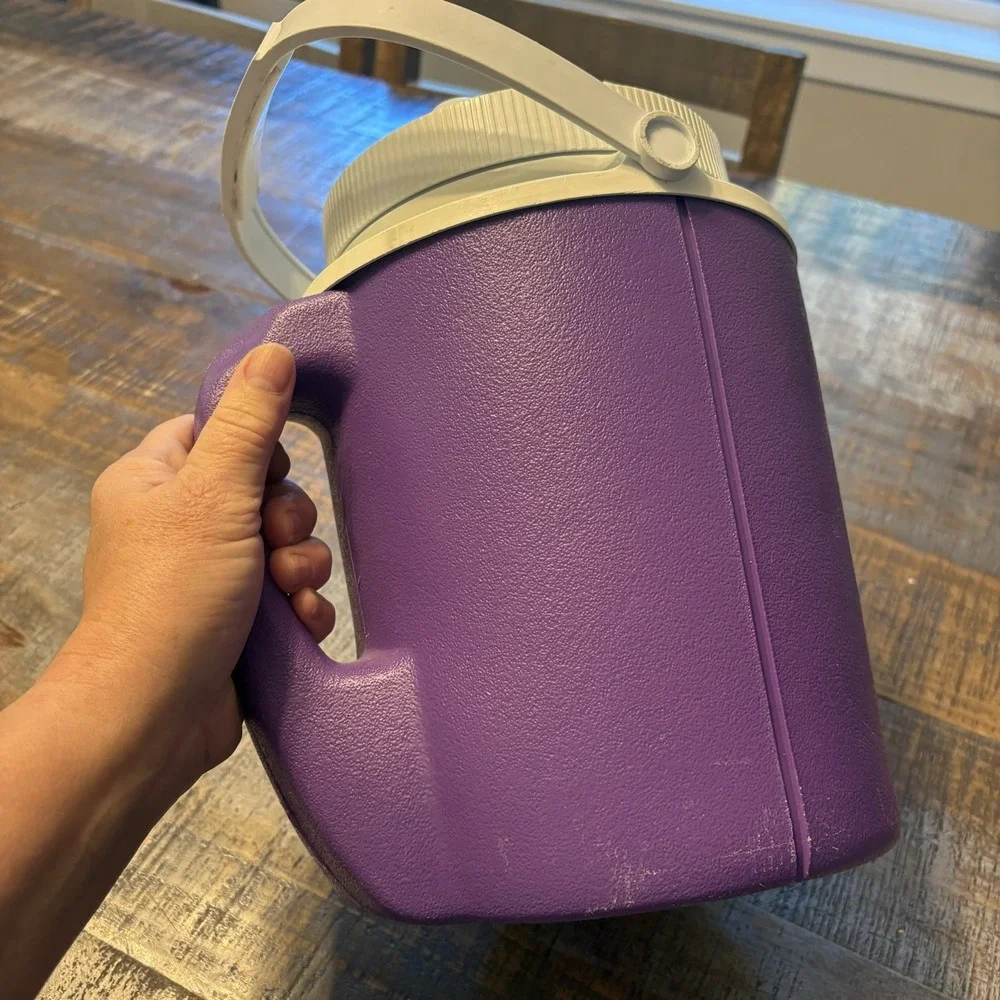 Vintage Rubbermaid/Gott 1 Gallon Water Beverage Cooler Handle #1524 Purple